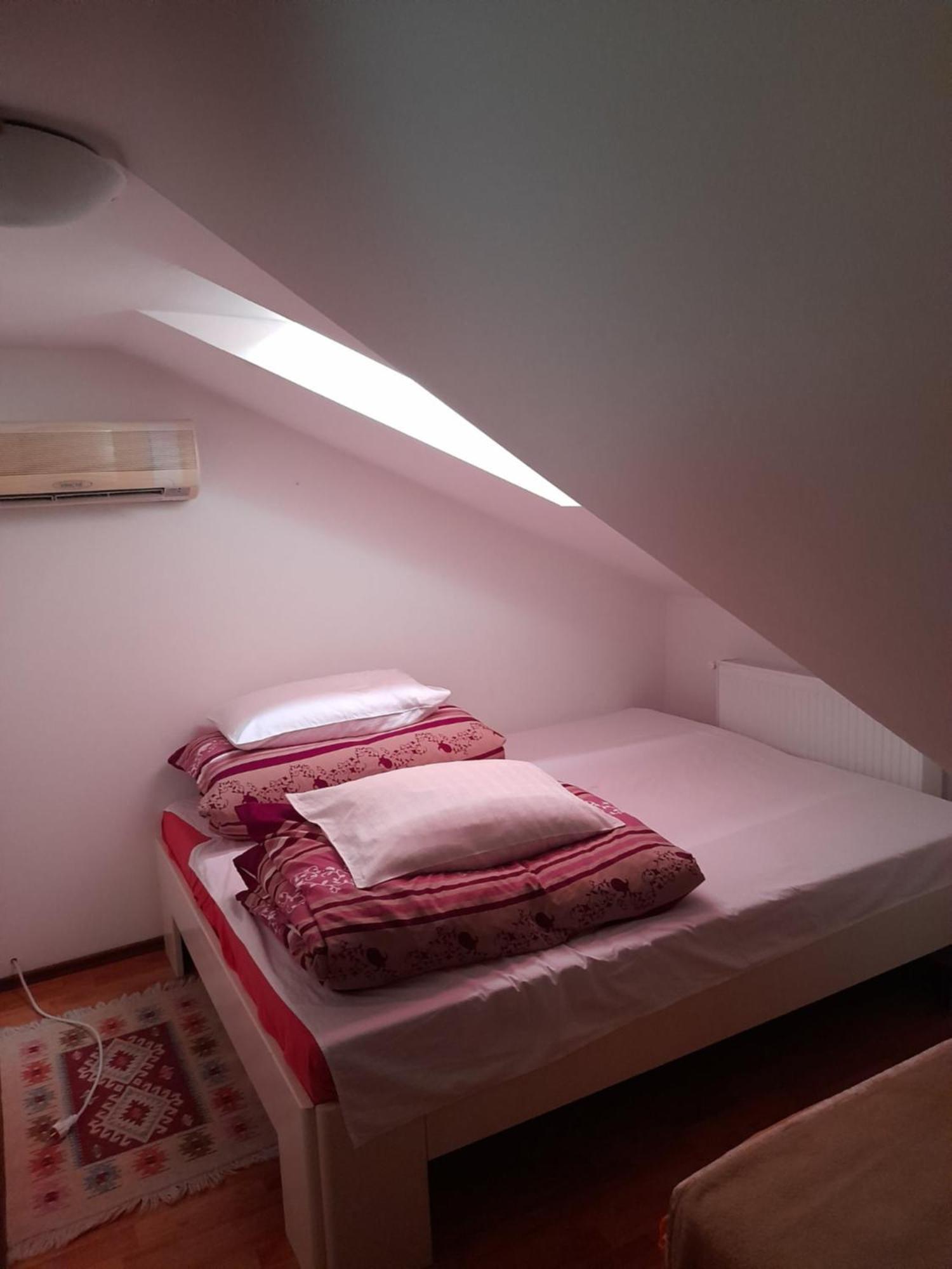 Bed and Breakfast Panzio Anett Pietroasa  Exterior foto