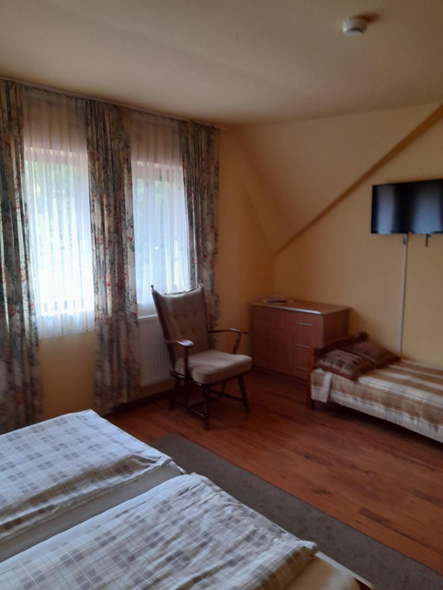 Bed and Breakfast Panzio Anett Pietroasa  Exterior foto