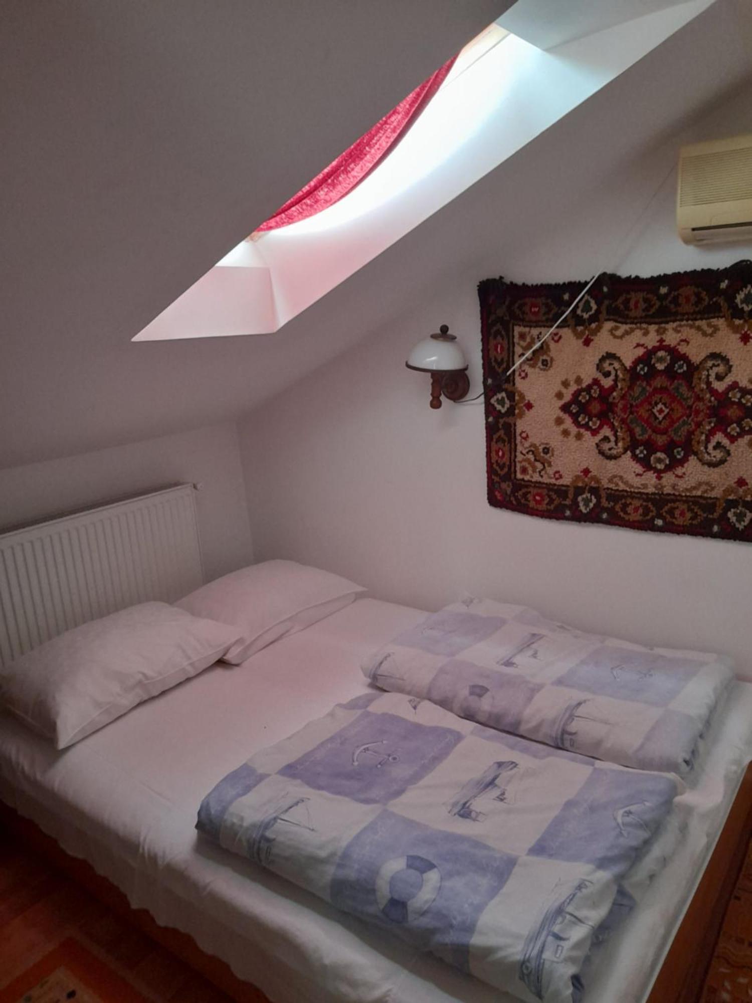Bed and Breakfast Panzio Anett Pietroasa  Exterior foto