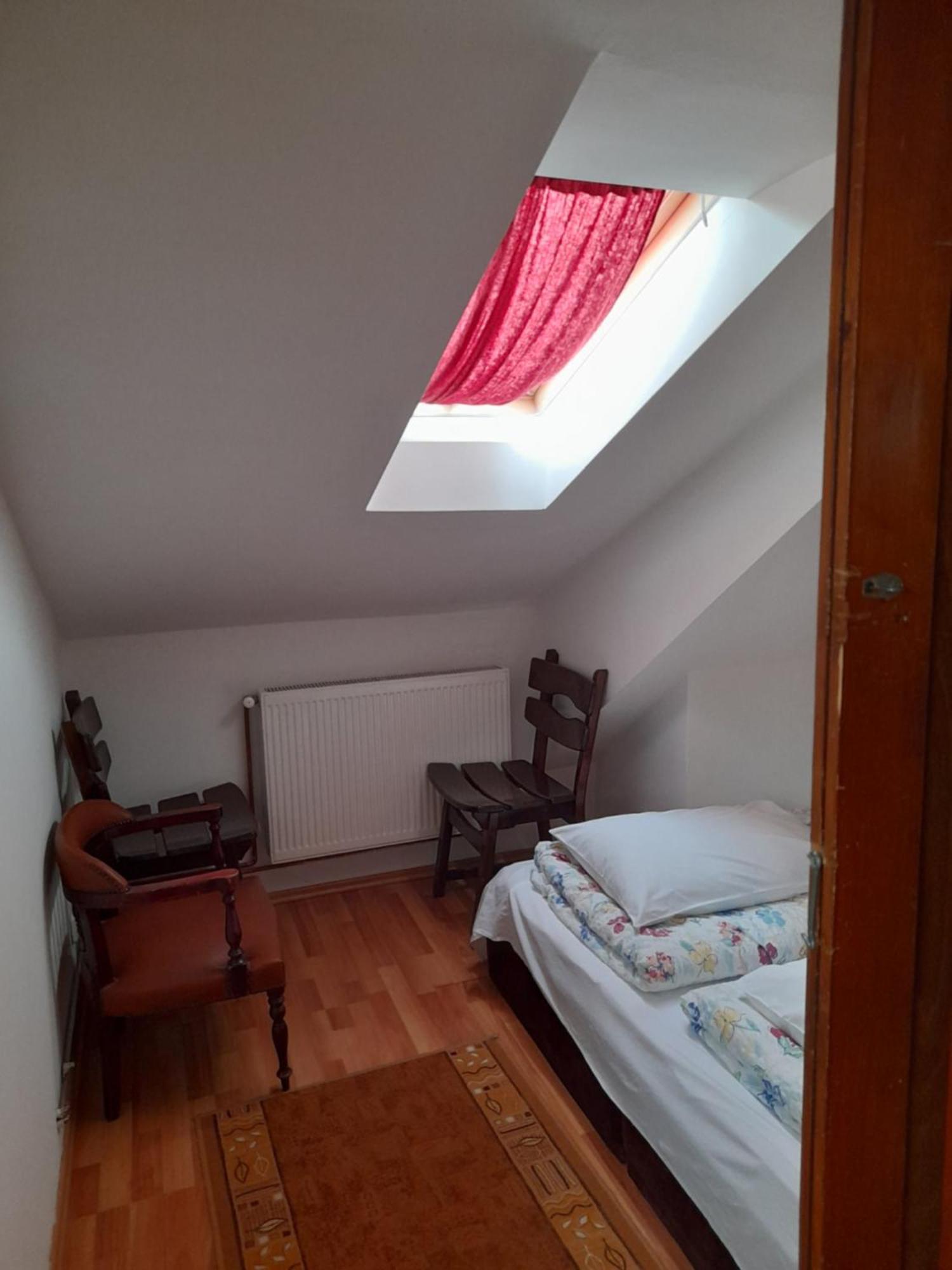 Bed and Breakfast Panzio Anett Pietroasa  Exterior foto